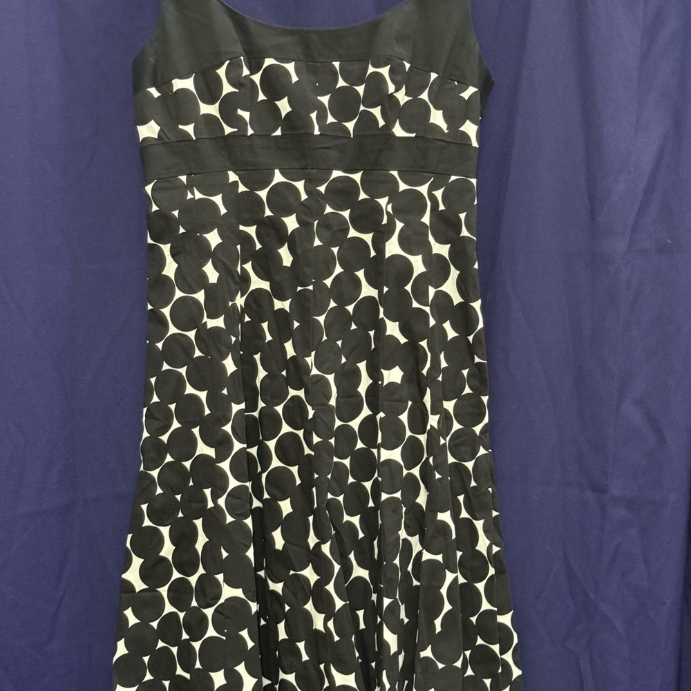 Jones Wear Dress 2011 Discontinued Black White Geo Work Midi Dress Sz 4 EUC Boss